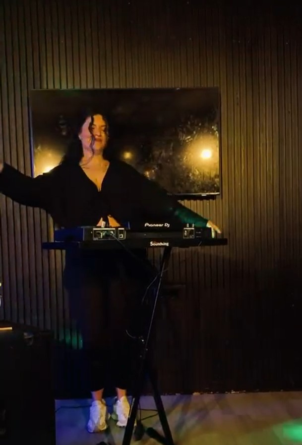 תקליטנית למסיבת רווקות