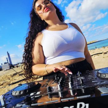 דיג'יי תקליטנית לבר ואירועים