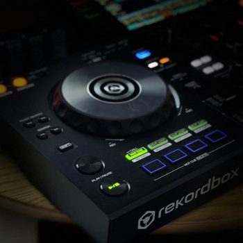 תקליטנית ברים מקצועית